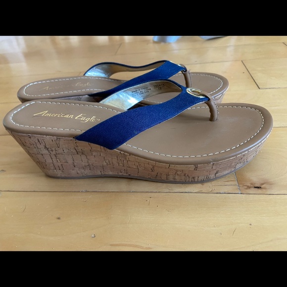 New Size 9 American Eagle wedge sandals - Picture 2 of 2